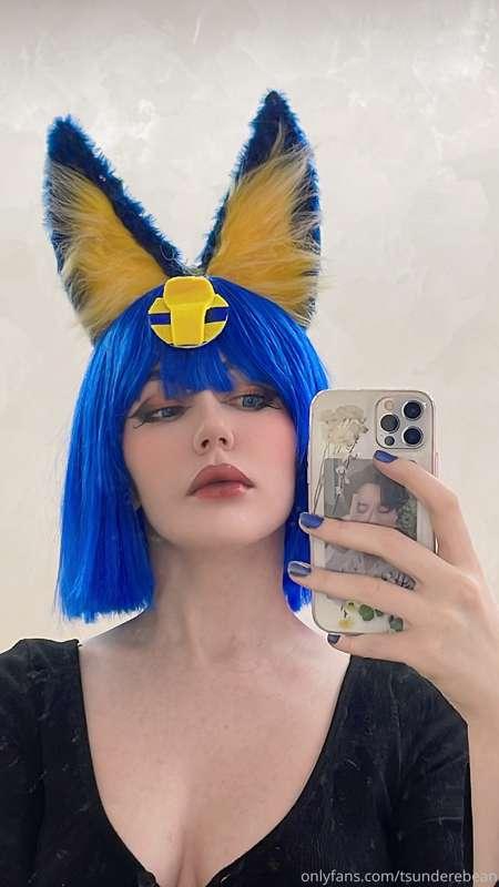 Ladies and gentlemen
Her