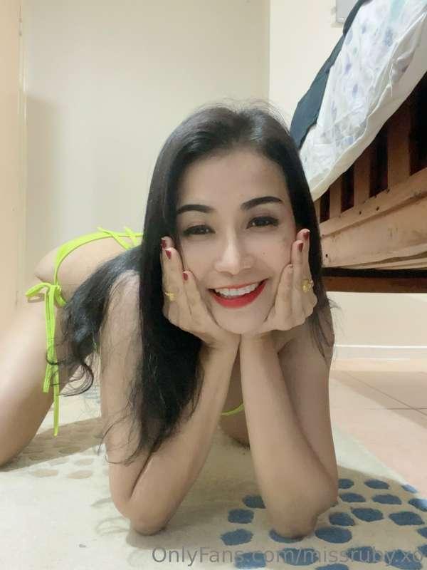 I wake up and look hot. don’t you agree? 😜