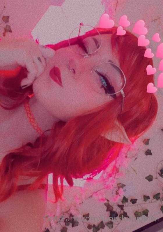 hehe, happy valentine's day!! 
\(⌒▽⌒)/ will you be mine? 💖
p..