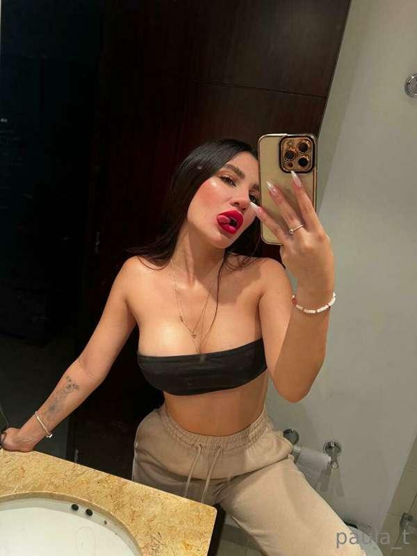 A cold but happy girl😎