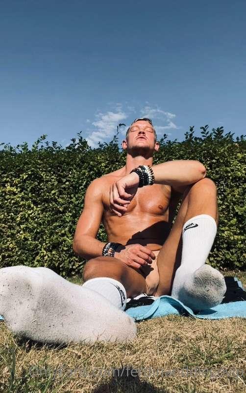 To all my white sportsocks fetsj fans 😏🔥 have a great Saturd..