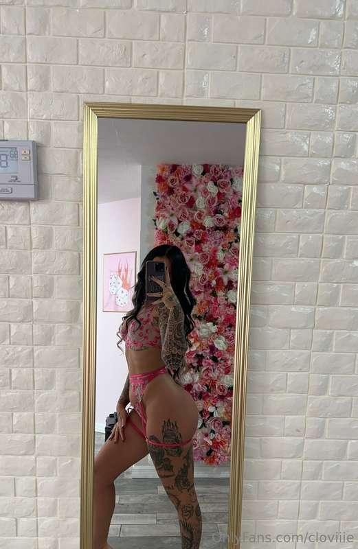 mirror mirror on the wall , who's the sexiest of them all 😈
