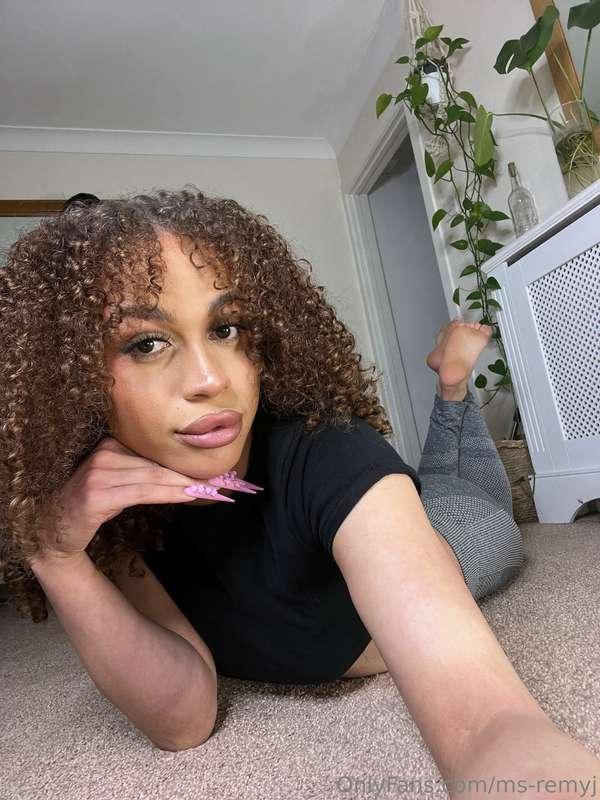 POV: Me rn waiting for you to message😇
