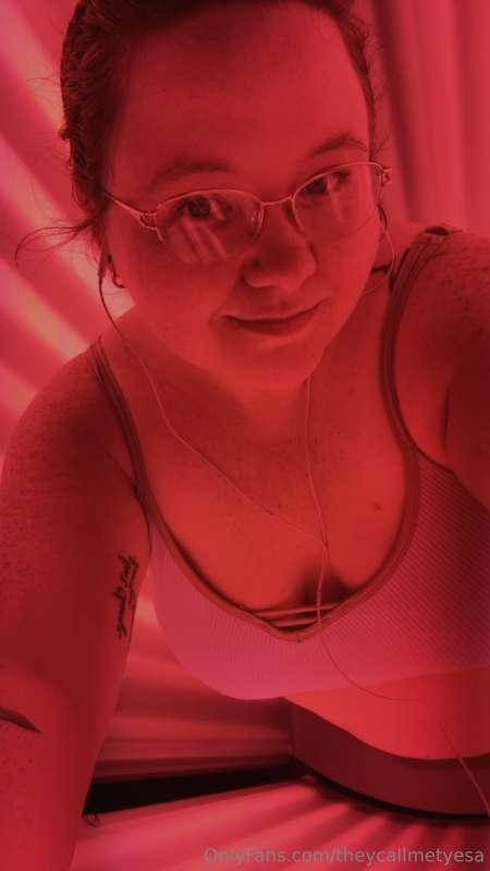 A little red light therapy 😘