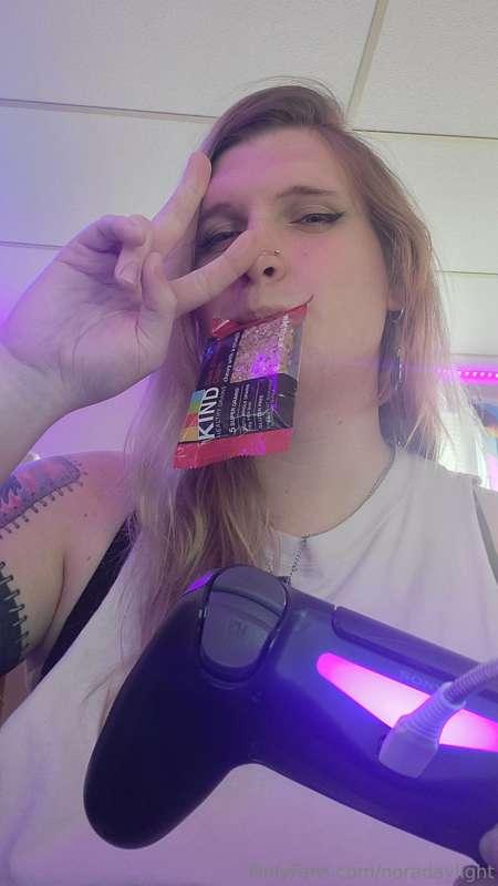 Snacks and games, almost the perfect afternoon ✨️