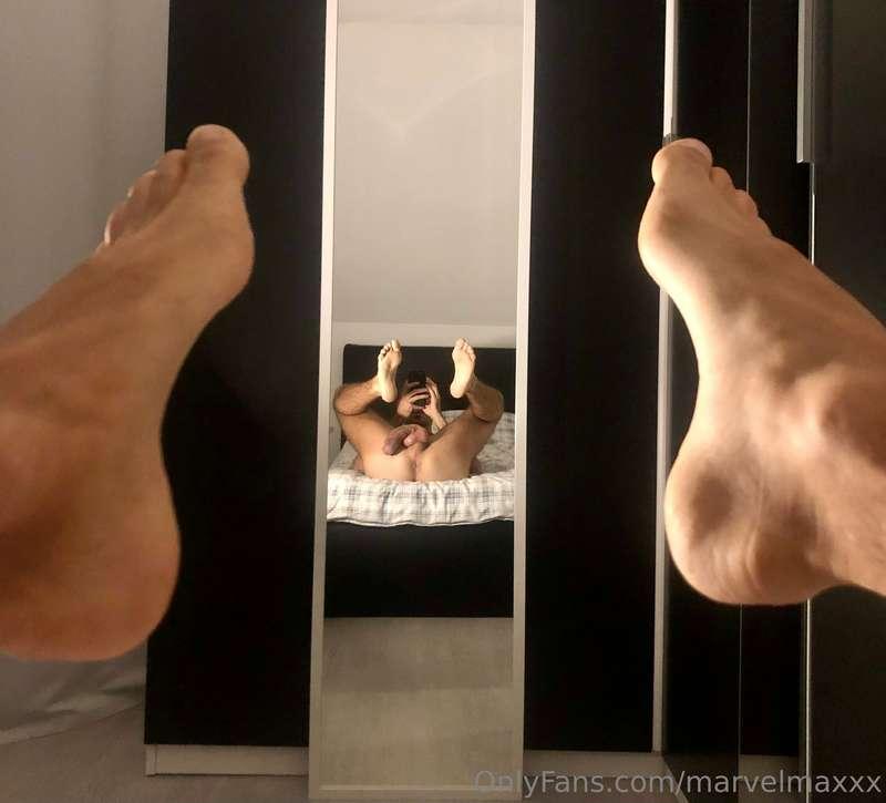 What do u lick first? 🍆🦶🏼🍑 Did u zoom? 😈