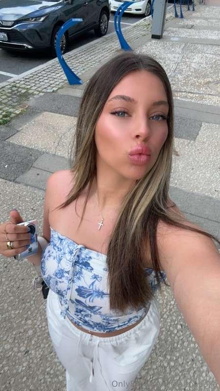 close your eyes and give me a kiss 😘