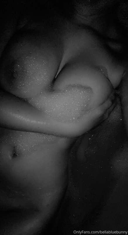 Join me for a hot bath? 🥵