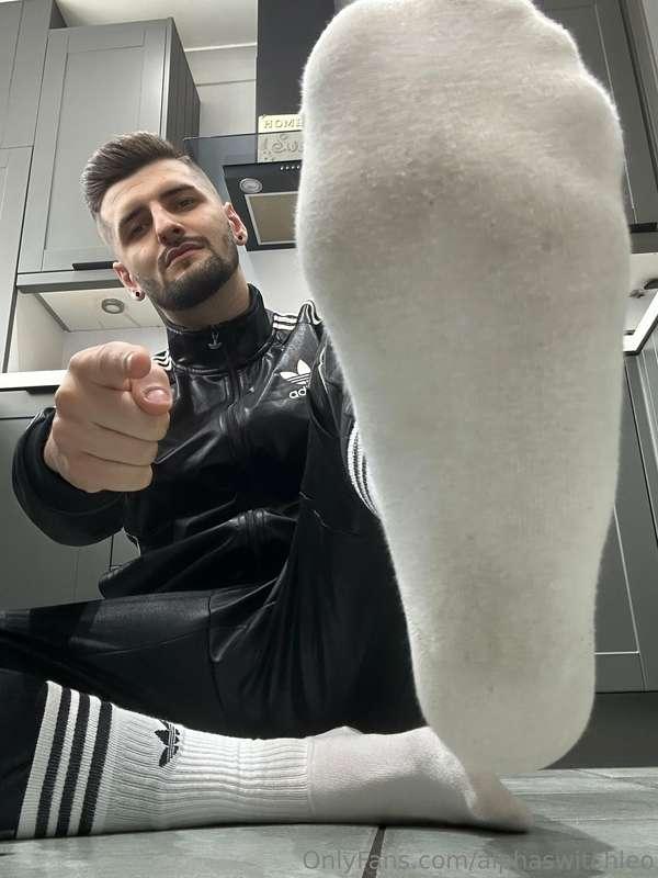 Sniff my sweaty socks 😈😈