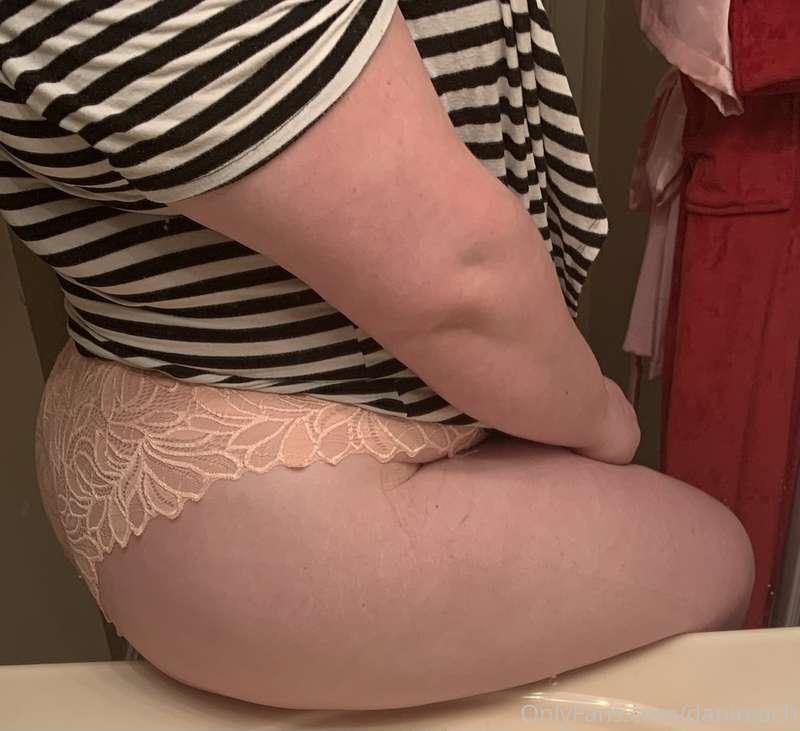 Happy hump day 😉🍑