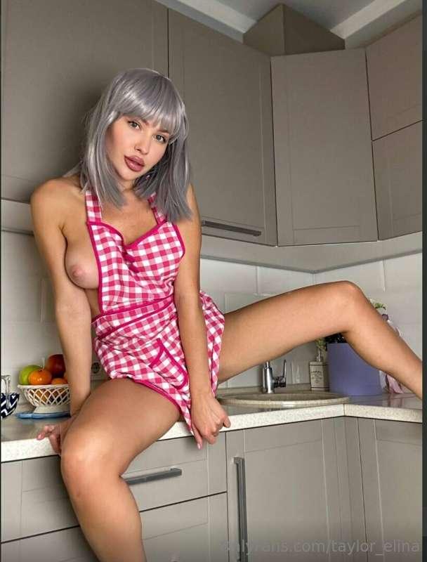 This babe @princesska_li  is very horny kitty, loves to show..