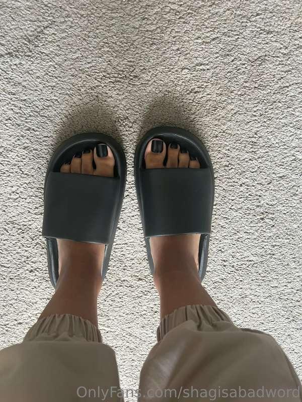 TOES