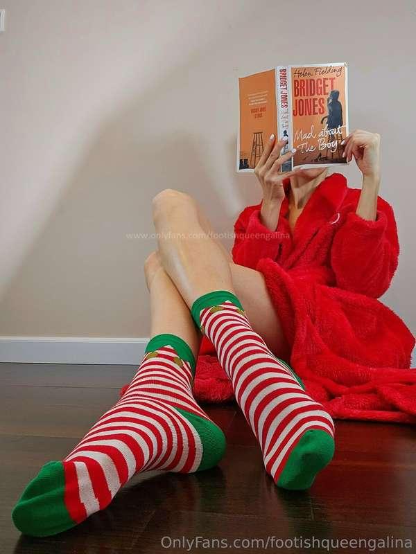 The moment the calendar says December, for me it's the 🎄 vib..