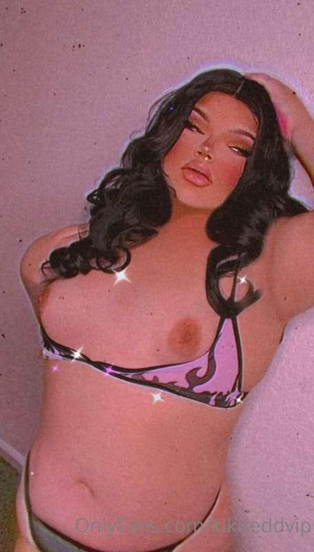 I’m so pretty I deserve some good cock inside me 😩💖