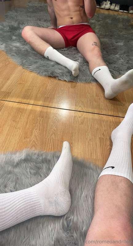 Workout Done 💪🏽🥵  Now Who's Worshipping My Sweaty Socked Fee..