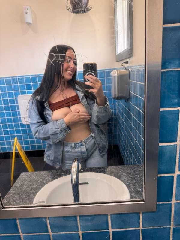 Want me drop my hands? That'll be $10 baby 🍒