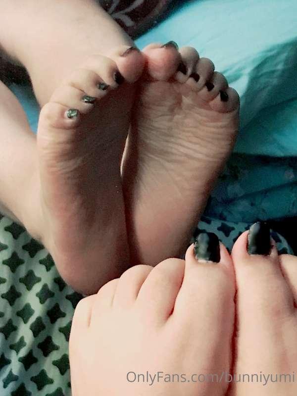 Cum on my soles and toes ♥️