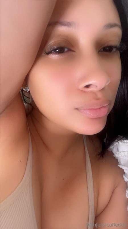 Morning quickie? 👀 hit me up! 