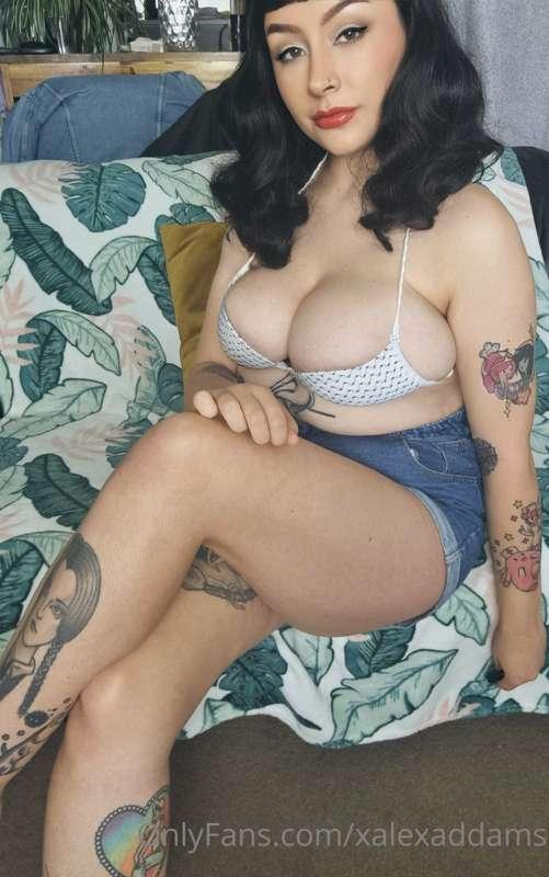 My bra can barely hold my titties any longer, come and take ..
