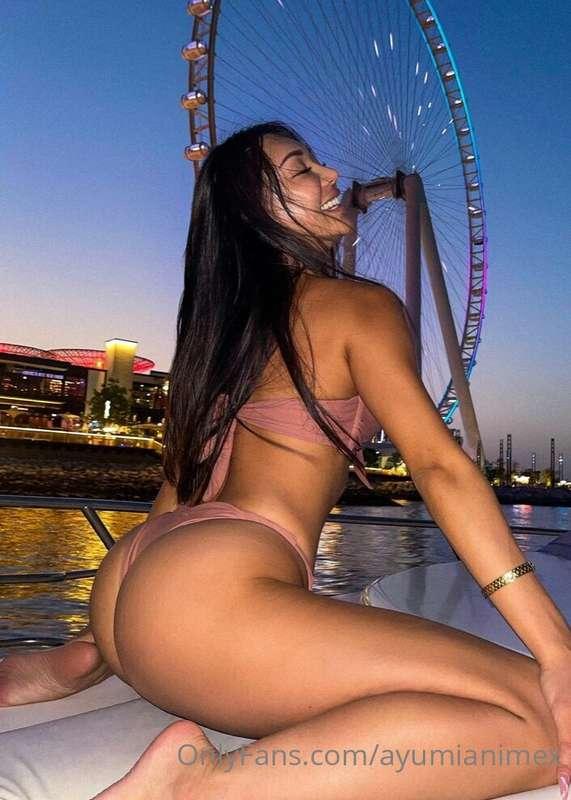 My pussy needs to get stretched right now 😩💦