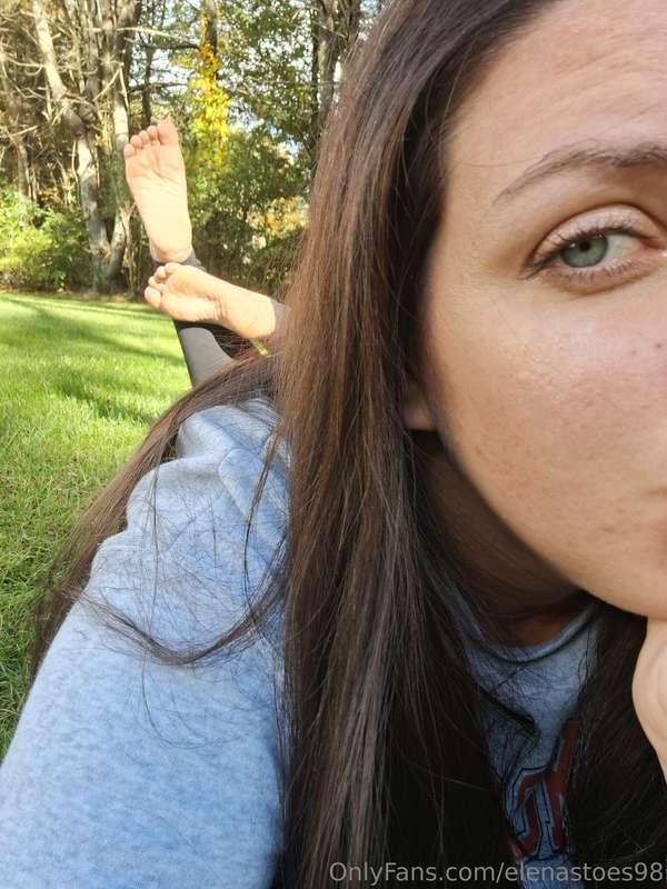 Sunning my soft, delicious soles ☀️
