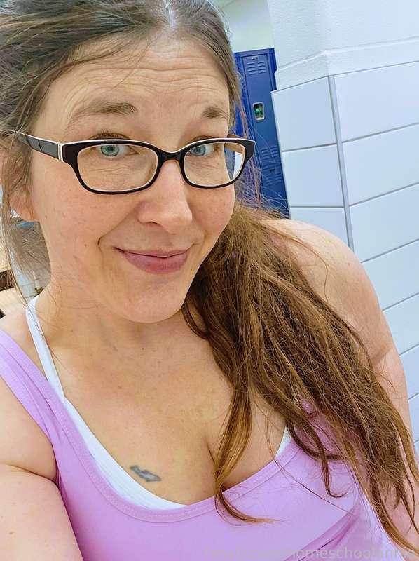 At the YMCA this morning. 

#gym #milf #cleavage #pawg #glasses #public