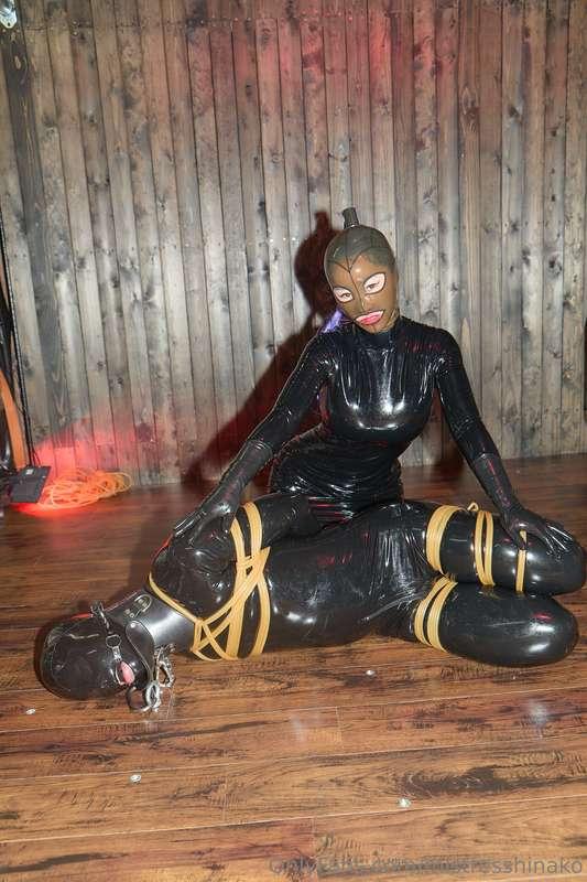 Latex looks so good when shot with a professional lense 📸