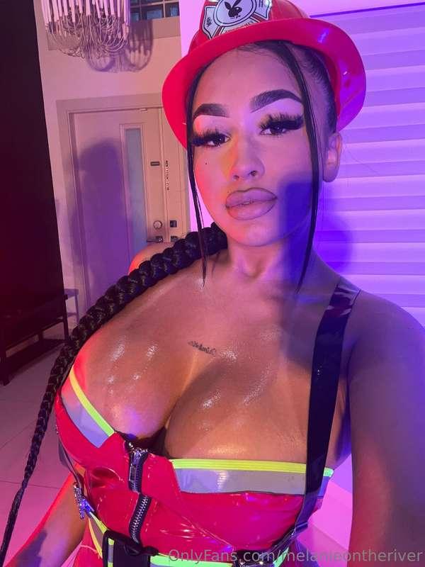 Would you let me put out your fire ?😏🧯🥵