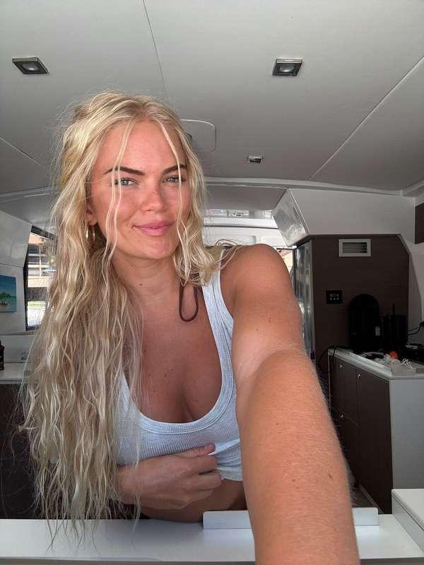 like this if you think i look cute 🥰