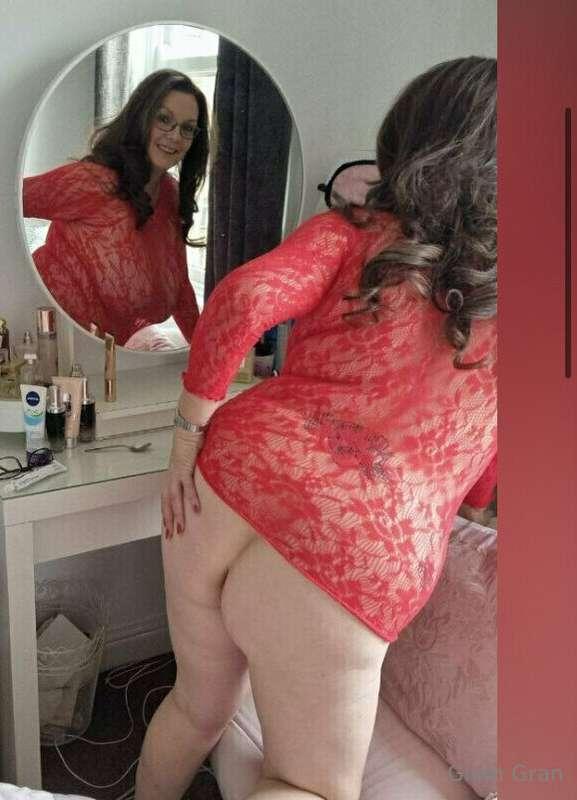 Do I look the perfect gilf or what? 😉