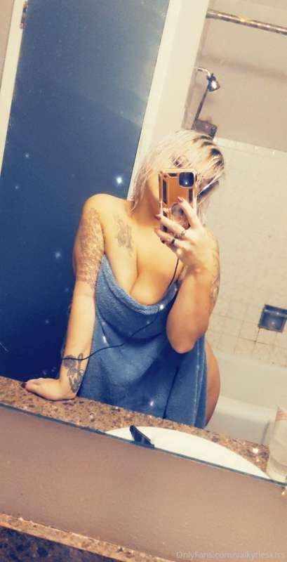 That towels about to drop 😘😘