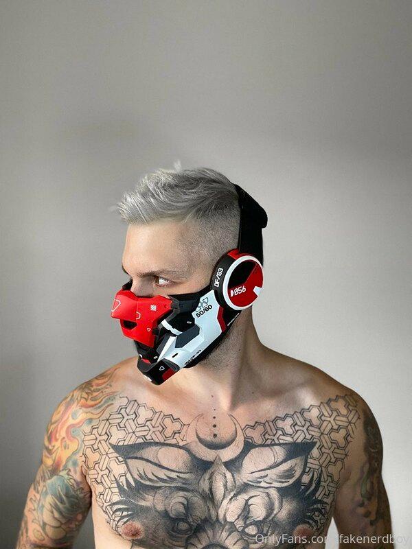 I went to the year 2077, became a cyborg and took some pics ..