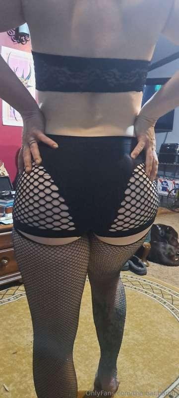 Who wants to cuddle? And by cuddle, I mean fuck my brains ou..