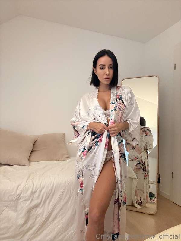 ready to shed this robe…😏
