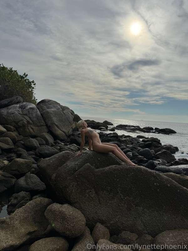 The mermaid washed ashore 🧜‍♀️And where is Prince Eric?😍