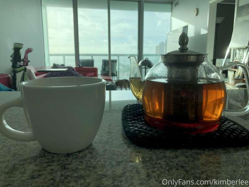 I drink A LOT of tea 😋 watch me steep it 😏