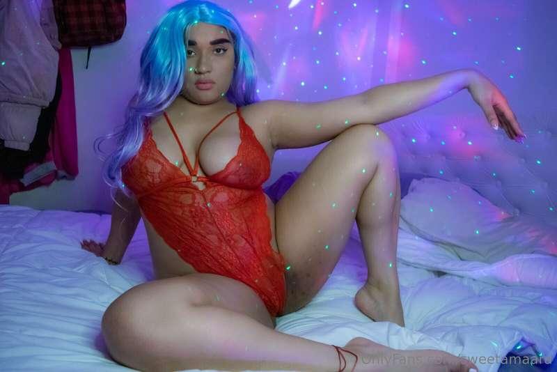 How does red look on me?😳🥵