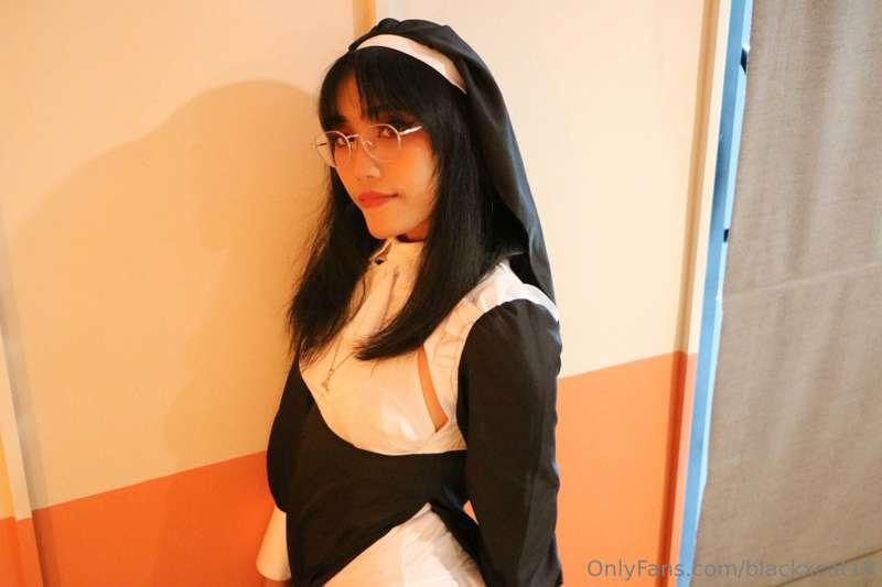 Nun out now
https://onlyfans.com/537675571/blackxcat18
