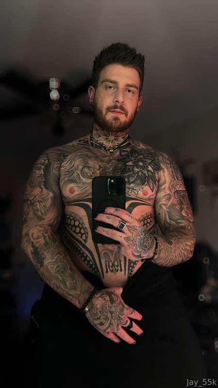 Looking for fun tonight? Or just a good fuck? Either way… DM..