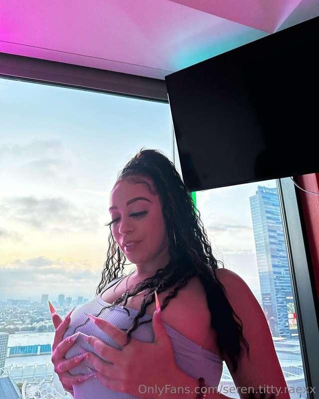 seren.titty.raexx image #1