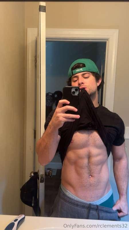 sending pics out tonight i’m not holding them back anymore 😩