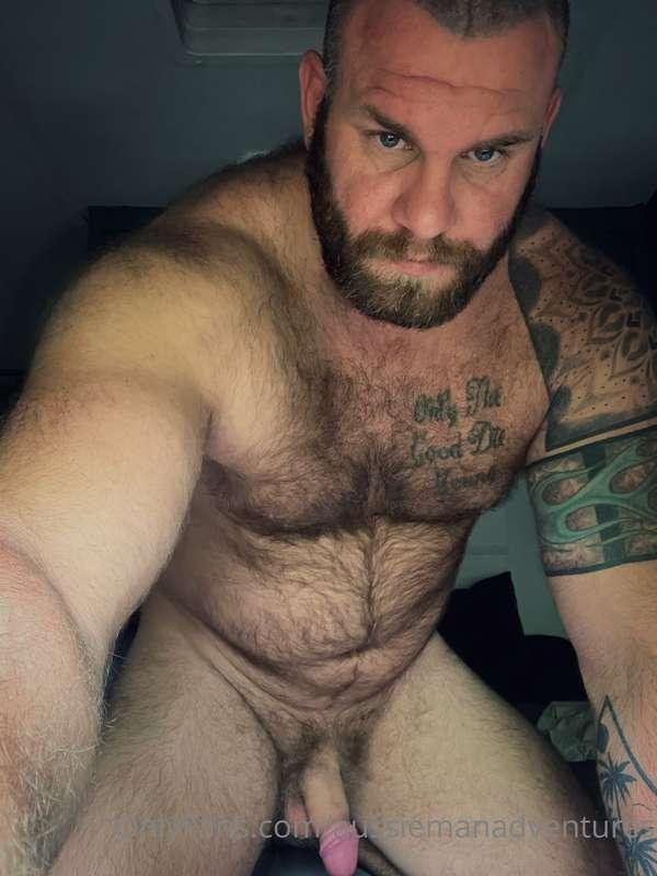 I pulled my foreskin back to show you all my pink Aussie kno..