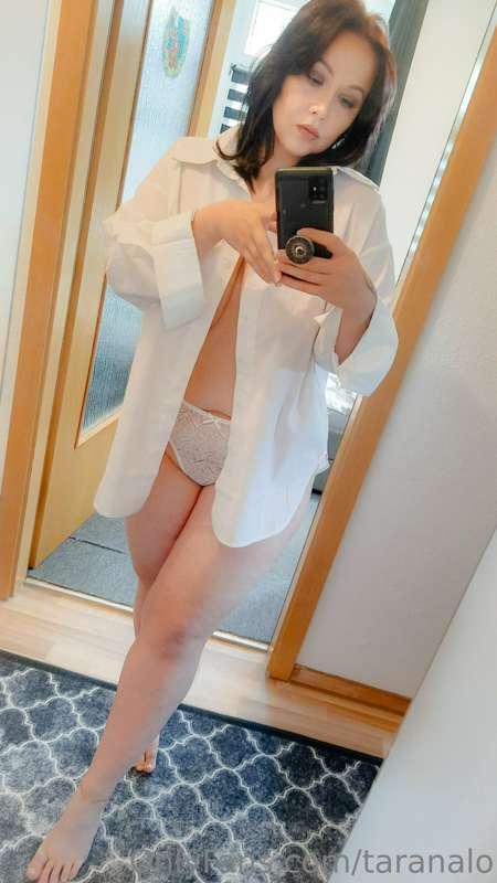 Fully white🙈😅 Its looks kinda odd to me because I am always ..