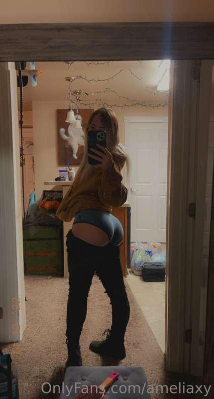 I couldn’t get a good twerk going, but I tried for a second!..