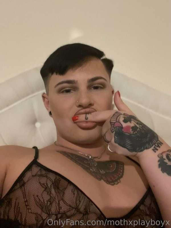 mothxplayboyx image #0