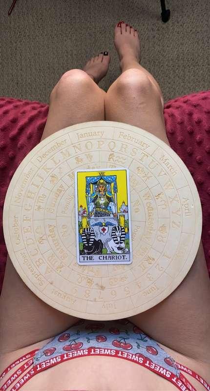 TODAYS TAROT / ANGEL CARD READING FOR THURSDAY AUGUST 19th 2..
