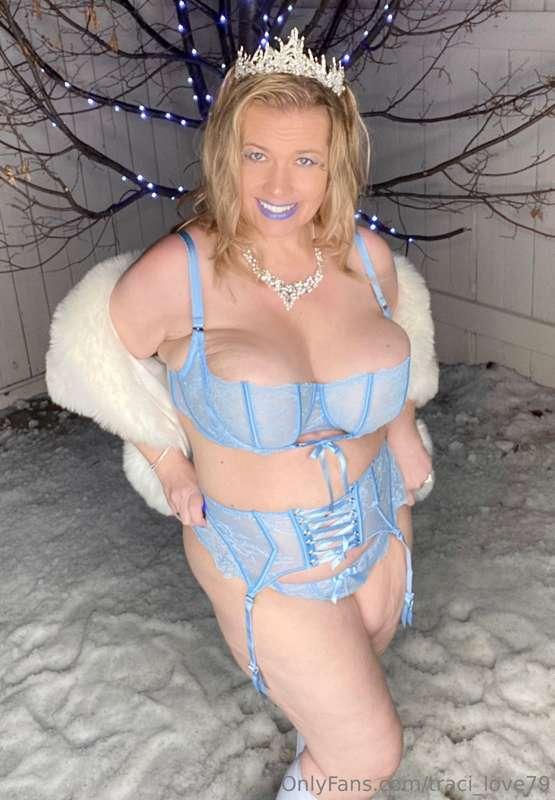I’ll chase your winter blues away! 💋

https://onlyfans.com/t..