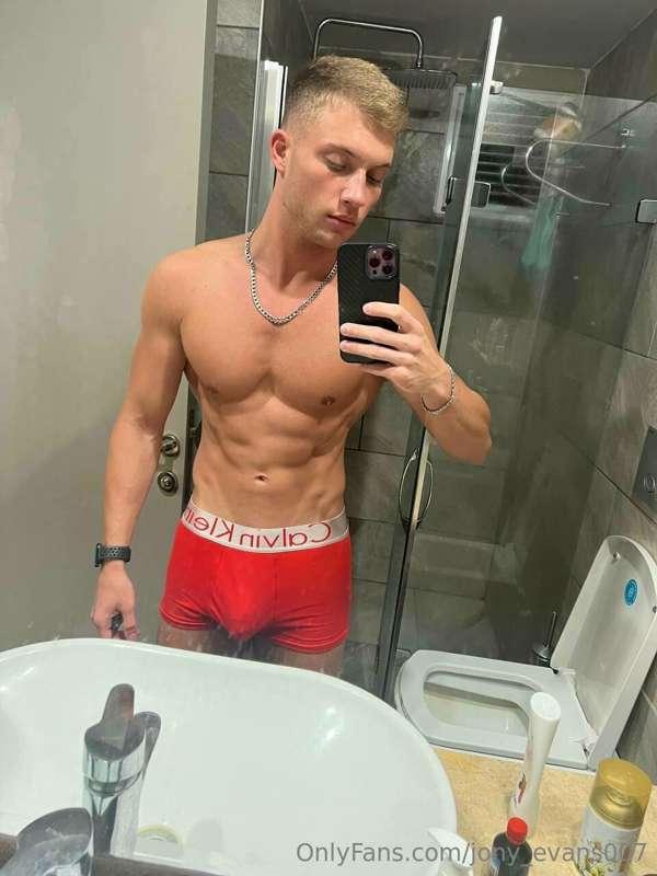 I want to give you a sexy show tonight, even take off those ..