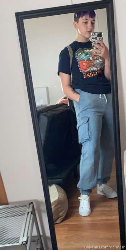 does anyone wanna buy any content? 🥺