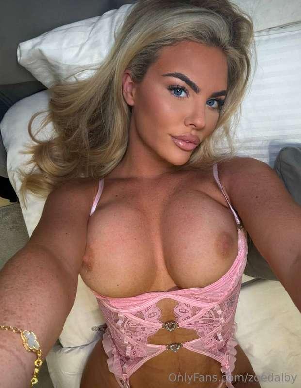 @morganpalmer is the horny blonde you’ve been looking for 🤤 ..